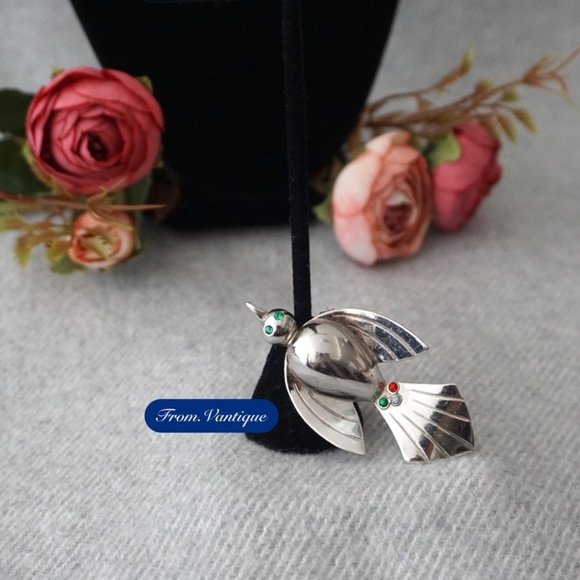 🕊️ VINTAGE Silver Pigeon with Crystal Animal Brooch / Scarf Pin 🧷 - Picture 2 of 5